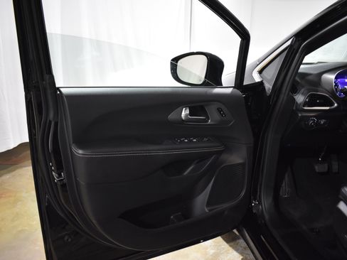 New 2026 Chrysler Pacifica Select image 24