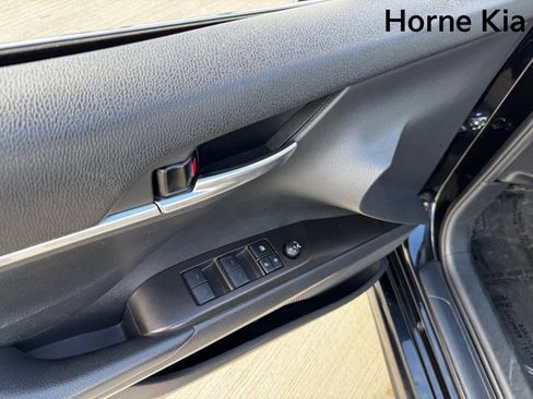 Used 2022 Toyota Camry SE image 11