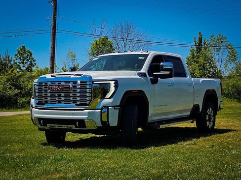 New 2026 GMC Sierra 2500 Denali w/ Denali Reserve Package AWD/4WD image 9
