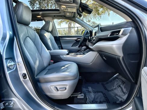 Used 2021 Toyota Highlander Platinum image 14