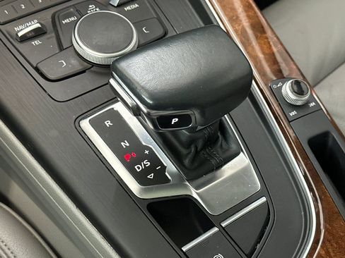 Used 2019 Audi A4 2.0T Premium image 18