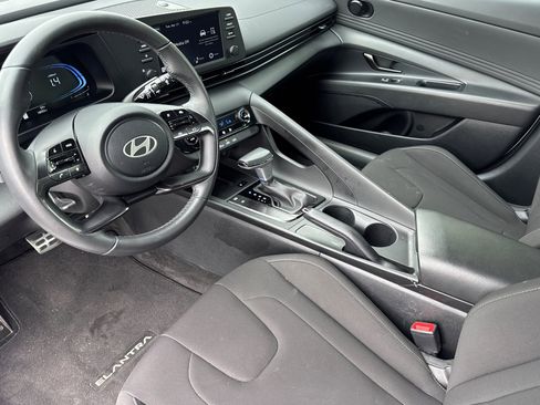 Used 2025 Hyundai Elantra Sport FWD image 10