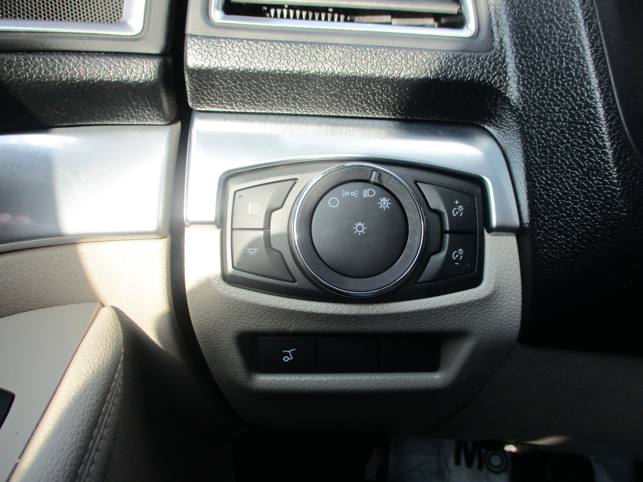 Used 2018 Ford Explorer Limited FWD image 15