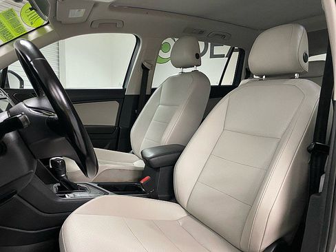 Used 2018 Volkswagen Tiguan SEL image 9