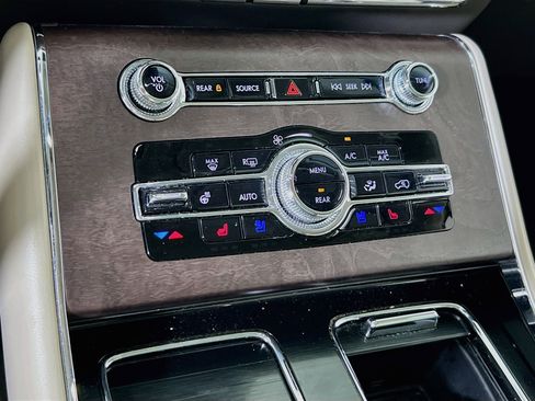 Used 2023 Lincoln Aviator Reserve w/ Elements Package Plus AWD/4WD image 16
