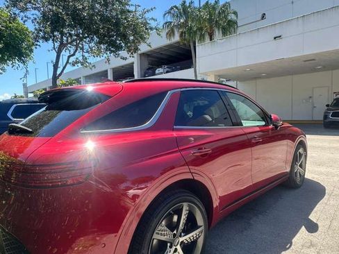 Used 2025 Genesis GV70 3.5T Sport w/ Sport Advanced Package AWD/4WD image 8
