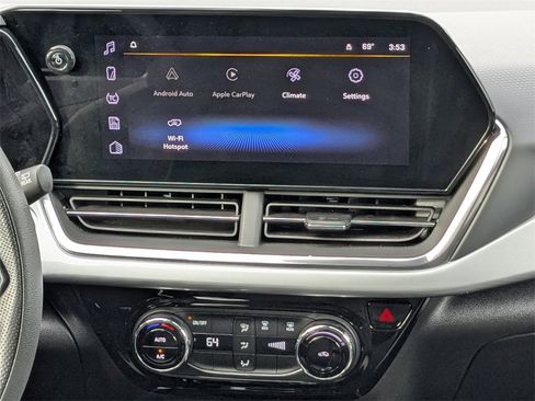 Certified 2025 Chevrolet Trax LT image 19