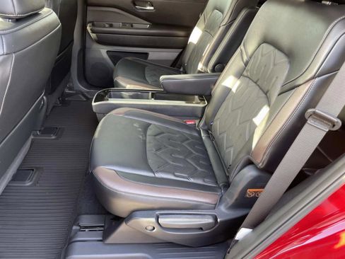 New 2026 Nissan Pathfinder Platinum FWD image 11