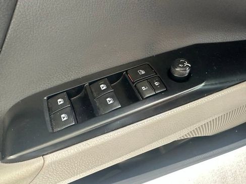 Used 2020 Toyota Camry SE FWD image 23