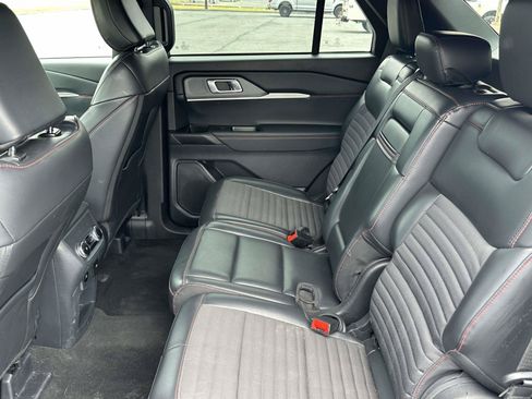 Used 2025 Ford Explorer ST-Line w/ ST-Line Street Pack AWD/4WD image 12