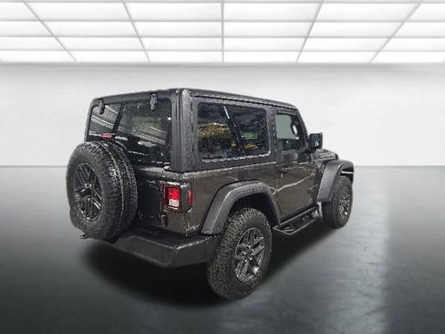 Used 2025 Jeep Wrangler Sport AWD/4WD image 5