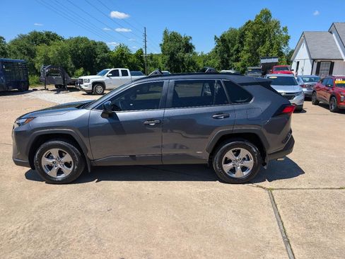 Used 2025 Toyota RAV4 LE AWD/4WD image 8