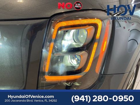 Used 2022 Kia Telluride EX w/ EX Premium Package FWD image 7