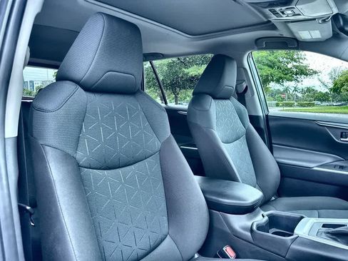 Used 2025 Toyota RAV4 XLE w/ Convenience Package FWD image 27