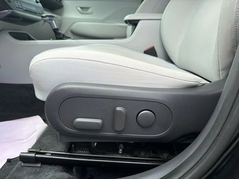 Used 2025 Hyundai Kona SEL FWD image 16