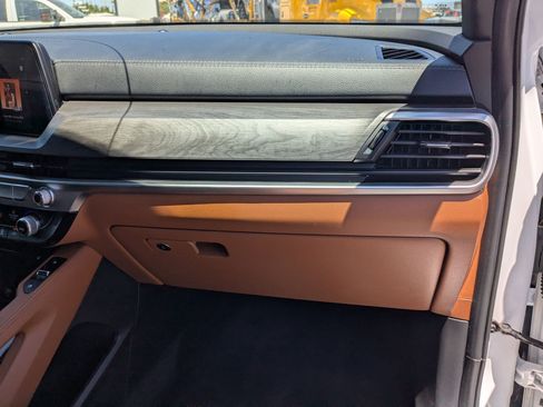 Certified 2025 Kia Telluride AWD image 30