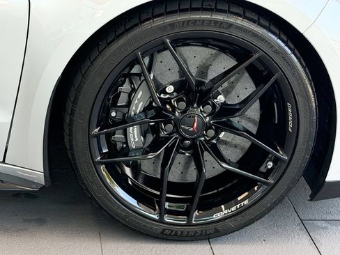 Used 2026 Chevrolet Corvette Z06 w/ Stealth Interior Trim Package RWD image 13