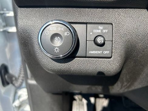 Used 2017 Chevrolet Traverse LT FWD image 25
