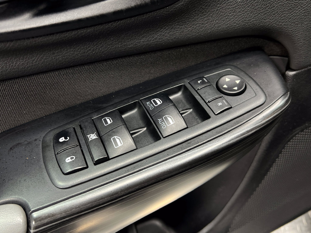 Used 2014 Jeep Cherokee Latitude FWD image 16