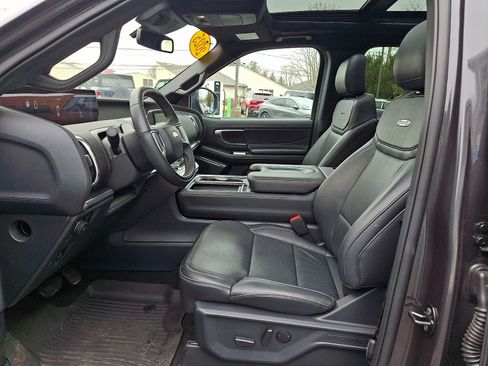 Certified 2025 Ford Expedition Platinum w/ Stealth Performance Package AWD/4WD image 15