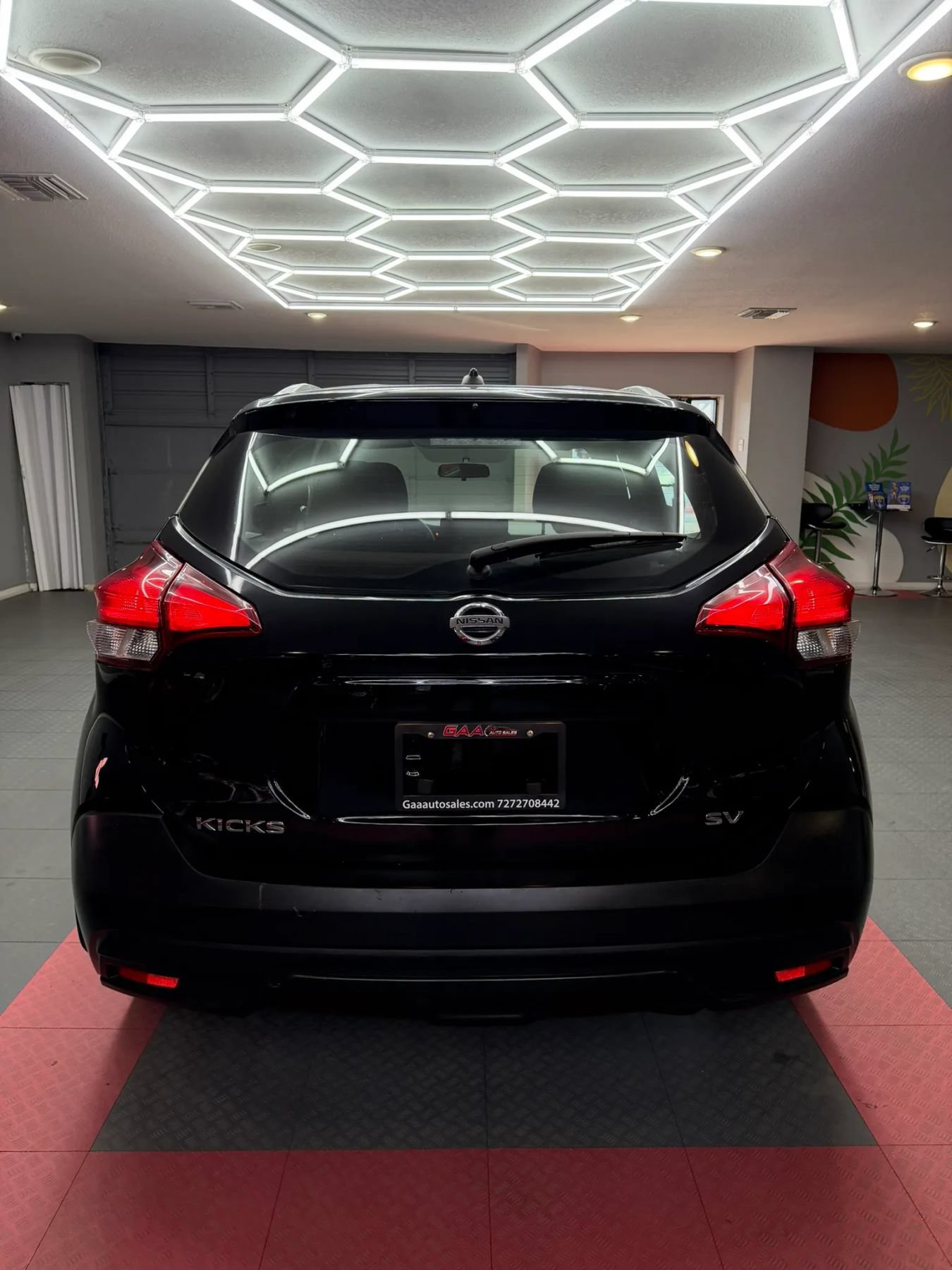 Used 2018 Nissan Kicks SV FWD image 6