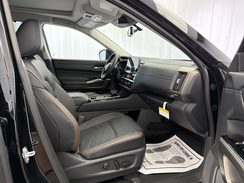 Used 2025 Nissan Pathfinder Platinum w/ Cargo Package AWD/4WD image 10