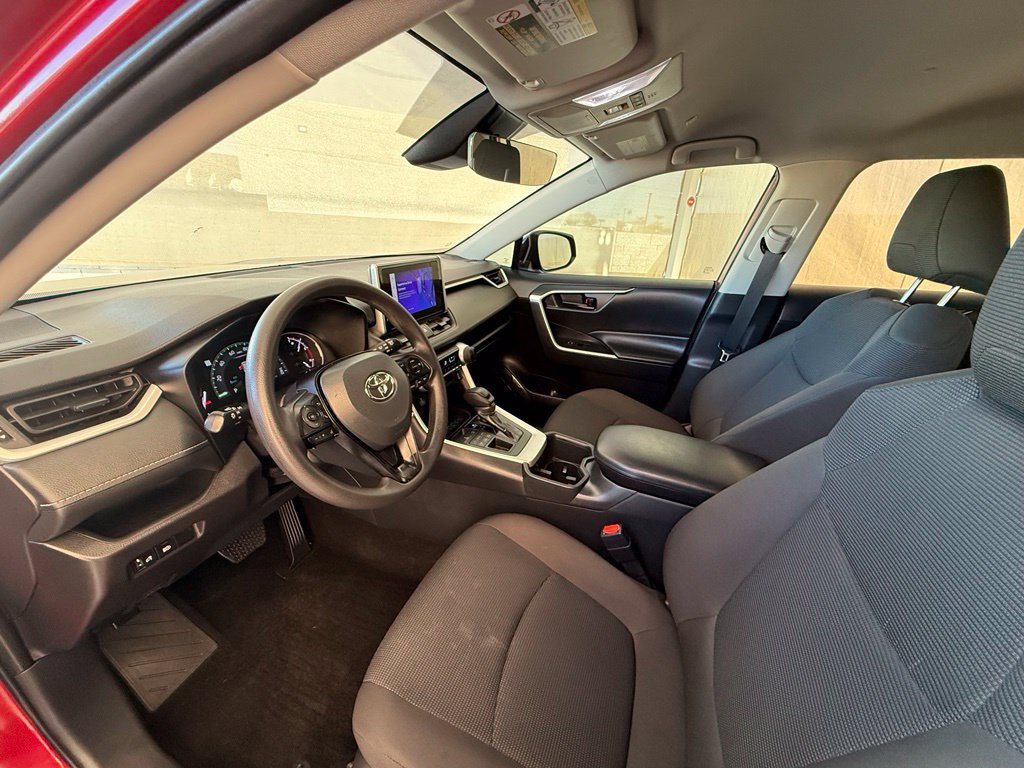 Used 2025 Toyota RAV4 LE AWD/4WD image 30