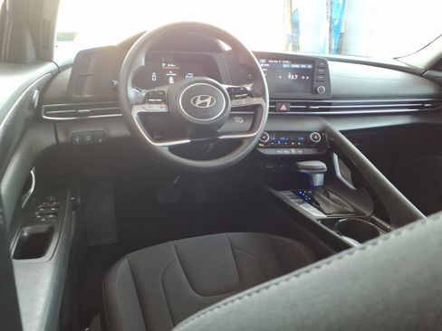 Used 2025 Hyundai Elantra Hybrid FWD image 13