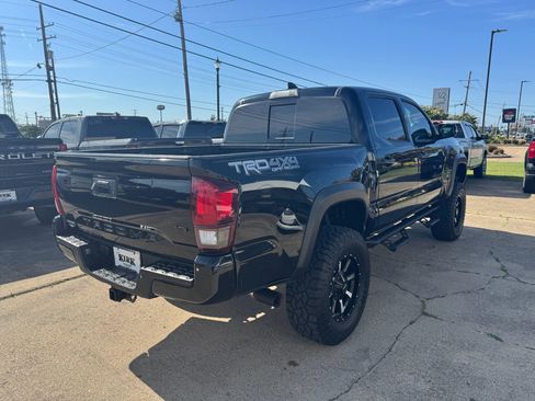 Used 2018 Toyota Tacoma TRD Off-Road w/ Technology Package image 5