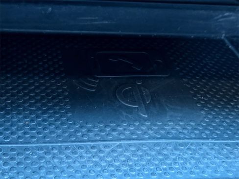 Used 2022 Volkswagen Tiguan SEL R-Line image 22