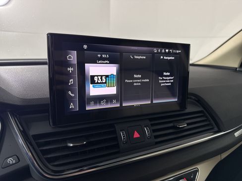 Used 2023 Audi Q5 2.0T Premium w/ Convenience Package image 4