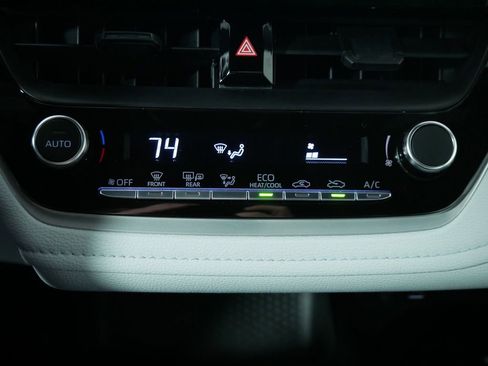 Used 2025 Toyota Corolla SE w/ Convenience Package FWD image 30