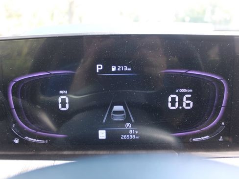 Used 2024 Kia Telluride EX w/ EX Captain's Chair Package FWD image 32