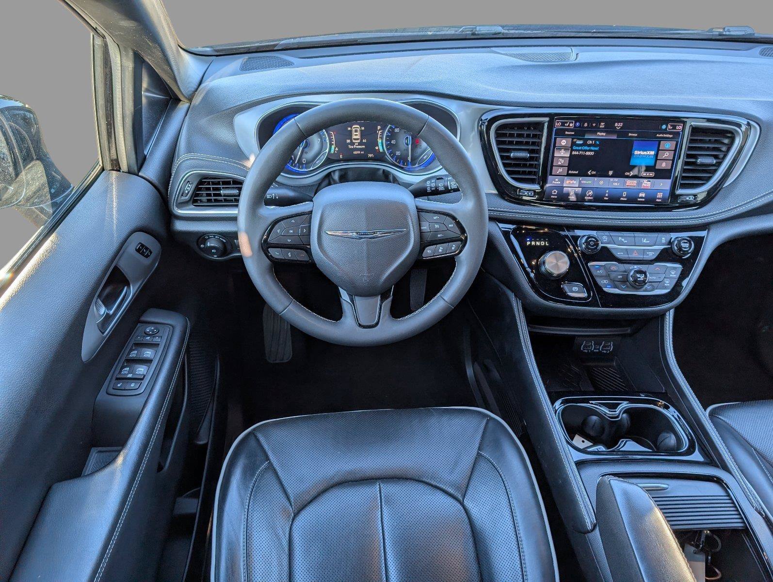 Used 2025 Chrysler Pacifica Limited FWD image 31