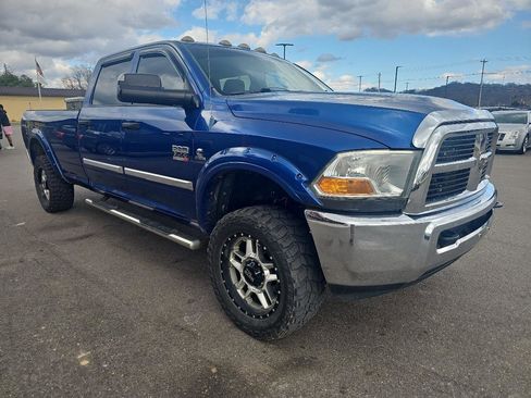 Used 2011 RAM 2500 ST w/ Chrome Accents Group AWD/4WD image 3