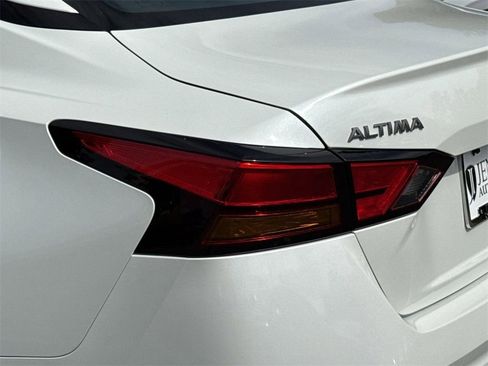 New 2025 Nissan Altima 2.5 SR w/ SR Premium Package FWD image 14