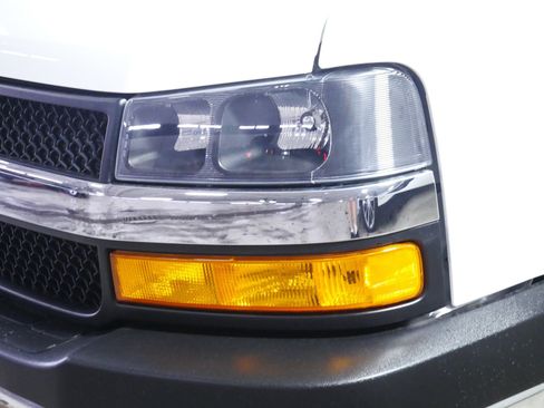 Used 2025 Chevrolet Express 2500 w/ Driver Convenience Package RWD image 16
