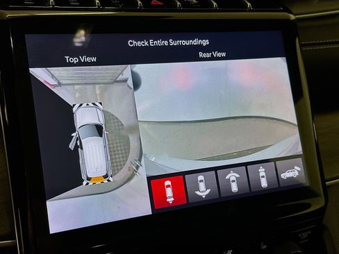 Used 2024 Jeep Grand Cherokee L Limited w/ Luxury Tech Group II image 23