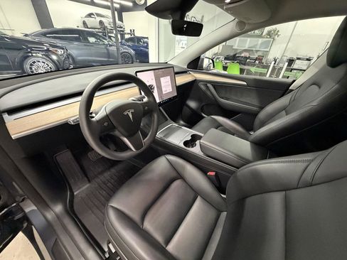 Used 2023 Tesla Model Y Long Range image 10