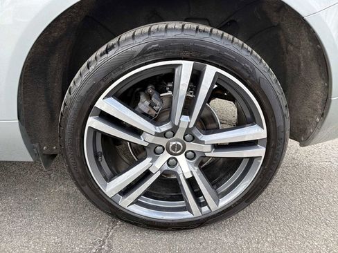 Used 2018 Volvo XC60 T5 Momentum w/ Advanced Package image 19