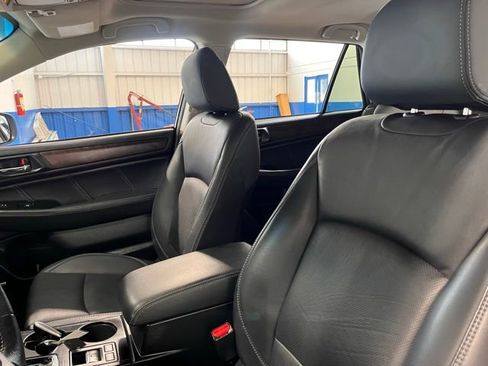 Used 2018 Subaru Outback 3.6R Limited image 23