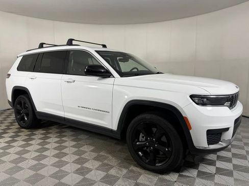 Used 2023 Jeep Grand Cherokee L Laredo RWD image 10