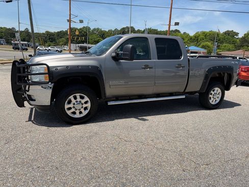 Used 2014 Chevrolet Silverado 2500 LT w/ Interior Plus Package AWD/4WD image 17