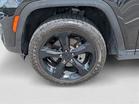 Used 2024 Jeep Grand Cherokee Altitude image 21