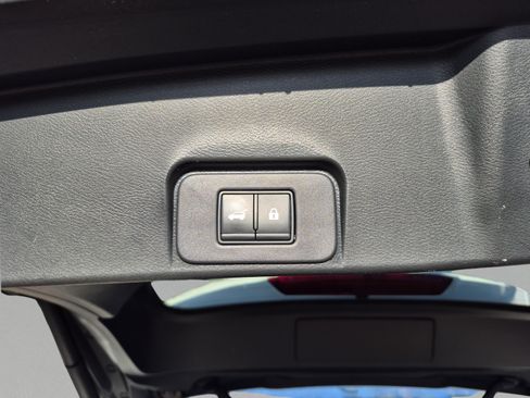 Certified 2021 Nissan Rogue SV w/ Premium Package FWD image 12