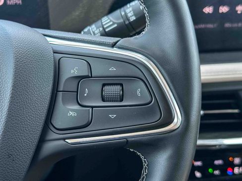 Used 2025 Buick Encore GX Avenir FWD image 27