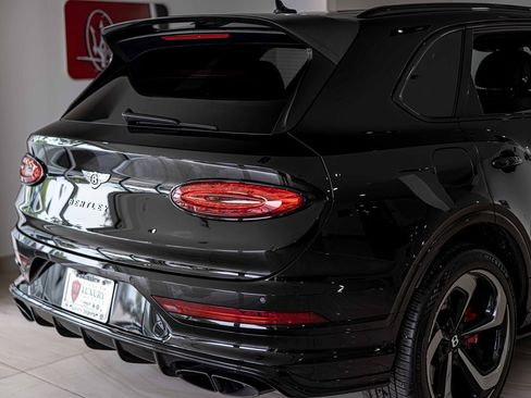Used 2022 Bentley Bentayga image 12