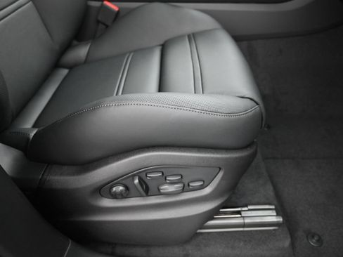Certified 2026 Porsche Cayenne Coupe AWD/4WD image 30