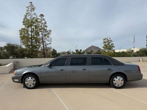 Used 2004 Cadillac De Ville Limousine image 4