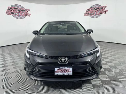 Used 2025 Toyota Corolla LE FWD image 2